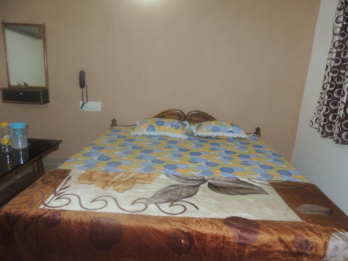 Surya Inn Konarka Kamer foto